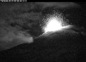 Popocatépetl registra explosión en la madrugada, reporta Protección Civil