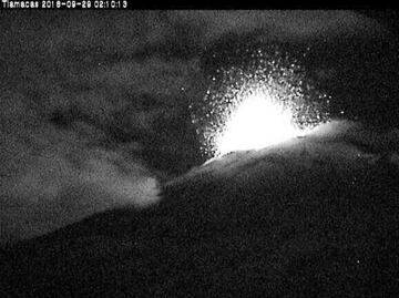 Popocatépetl registra explosión en la madrugada, reporta Protección Civil