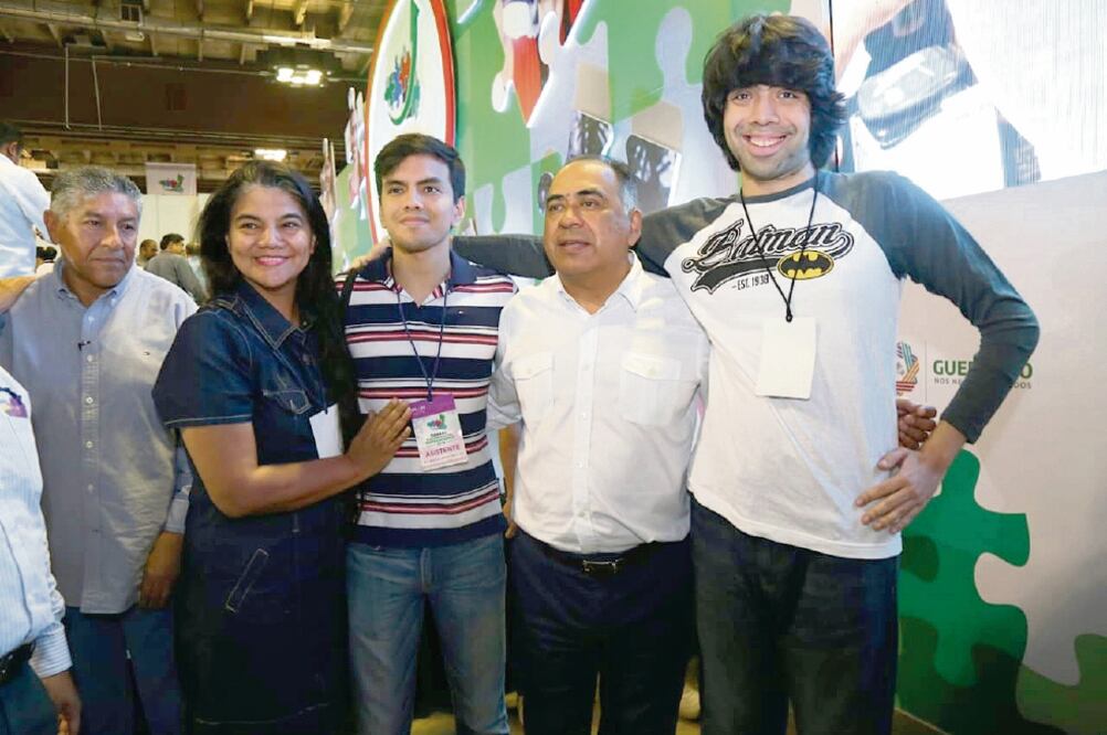 El gobernador Héctor Astudillo reconoció el esfuerzo de la juventud, durante la inauguración de la Semana Guerrerense del Emprendedor 2018. 