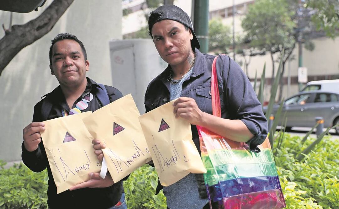 El activista apoya con entrega de medicinas, toma de muestras de diagnóstico de VIH, entre otros. Foto: Juan Boites/EL UNIVERSAL
