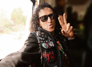 Alex Lora: El pasajero del rock que no tiene estación final