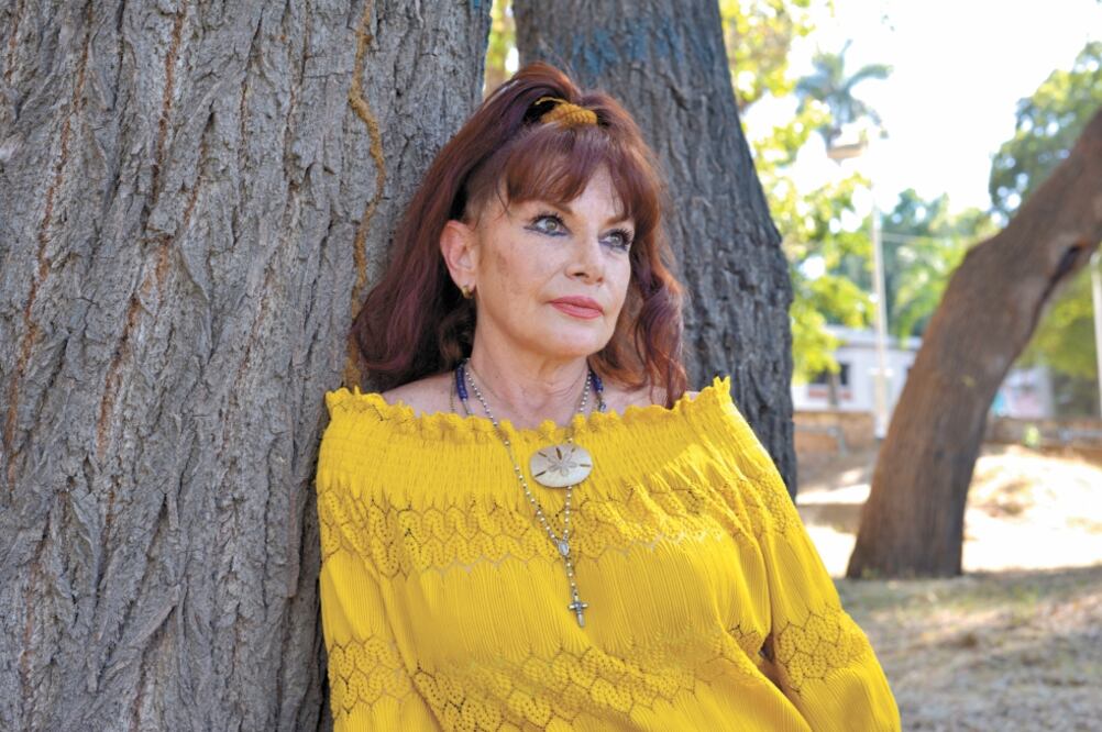 Alejandra López, de 57 años, vive actualmente en un cuarto que renta en Sinaloa, donde se mantiene de limpiar hoteles o de lo que algunos amigos le prestan. Foto: MELISSA AMEZCUA. EL UNIVERSAL