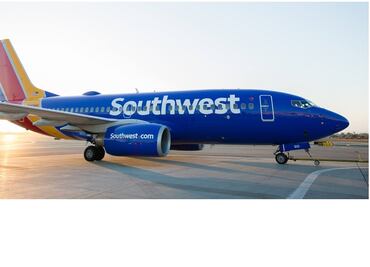 Aerolínea impide a pareja gay y sus hijos abordar como familia