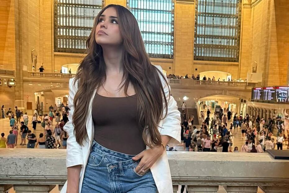 El blazer es una prenda clásica que aporta elegancia a un outfit casual. Foto: Especial. Instagram @iamyanetgarcia