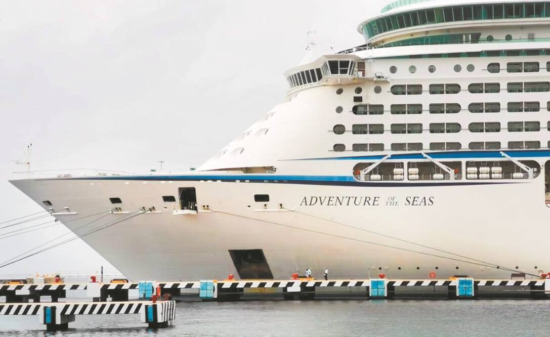 El crucero atracó en la llamada isla de las Golondrinas, considerada el primer puerto de arribo de cruceros del mundo. Foto: Especial.