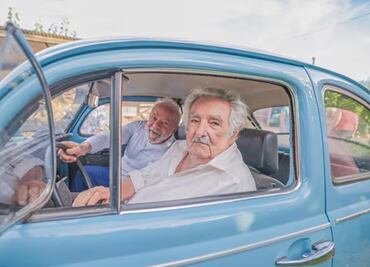 José Mujica y su entrañable "vocho" que no quiso vender ni en millones; "pobres son los que quieren mucho"