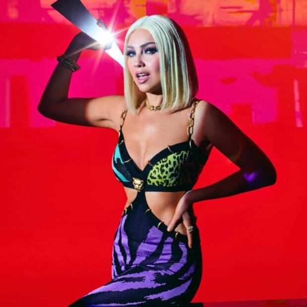 Thalía enamora con 3 cambios de look en su nuevo videoclip “Psycho Bitch”