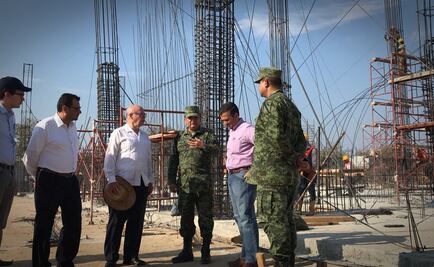 Narro Robles supervisa obras de hospital dañado por sismo en Oaxaca