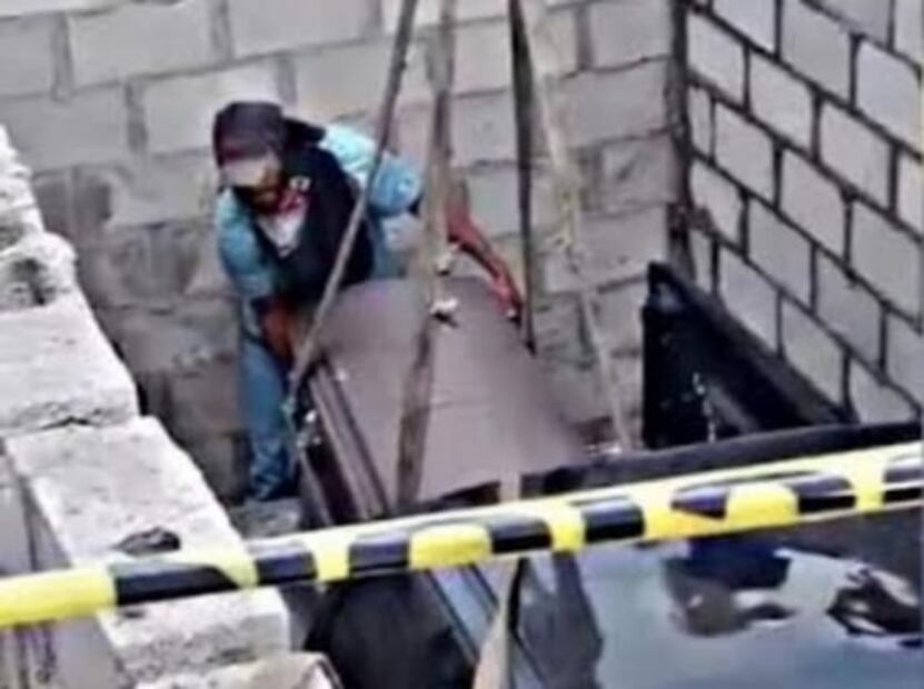 Me voy pero me llevo la troca. Entierran a hombre con todo y su camioneta