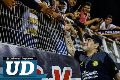 Maradona "se queda dormido" en conferencia de prensa