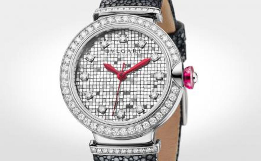 Bvlgari decora la esfera de Lvcea con mosaicos de oro