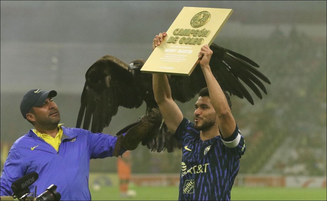 Henry Martín recibió reconocimiento del América por el campeonato de goleo - Foto: Carlos Mejía / EL UNIVERSAL