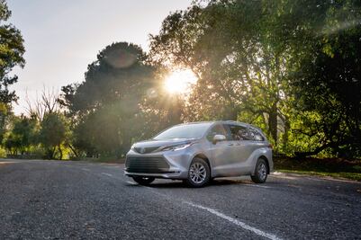 Toyota Sienna Hybrid 2021: precios versiones y equipamiento en México