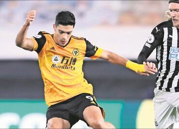 Para el DT de Wolves, Raúl Jiménez es una persona encantadora