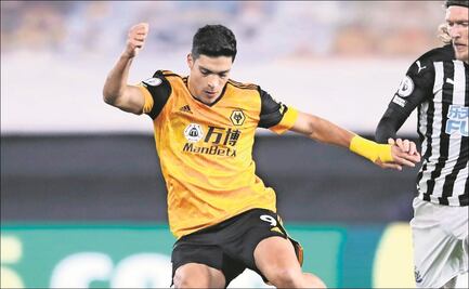 Para el DT de Wolves, Raúl Jiménez es una persona encantadora