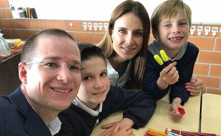 Presume Anaya primer día de clases de sus hijos en México