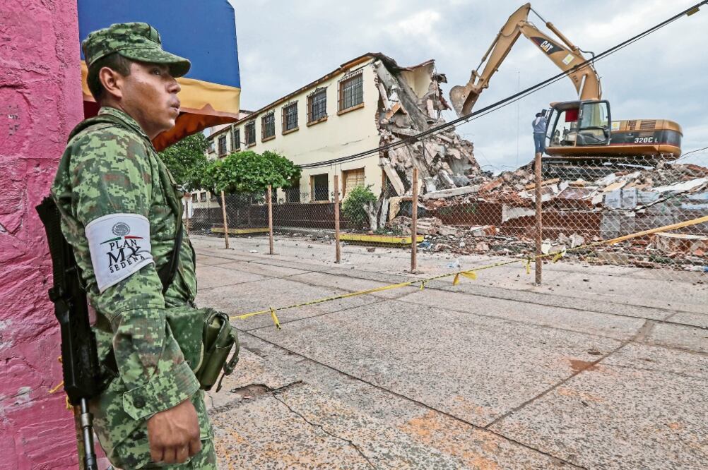 Trabajo. La SEP dice que a nivel nacional 60 escuelas todavía están en reconstrucción, las cuales estarán listas entre seis meses y un año. 