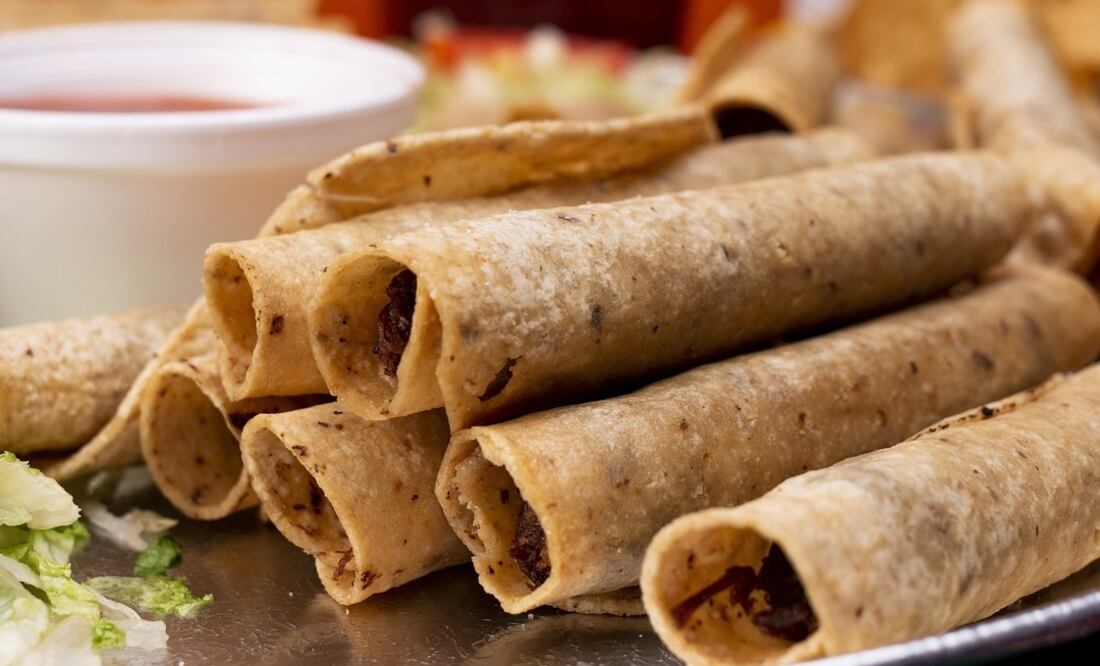 Los tacos dorados son uno de los antojitos más representativos de la cocina mexicana. Foto: Freepik