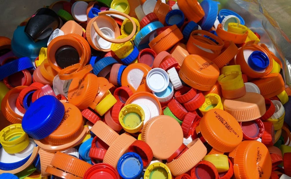 Los muñecos de la Rosca de Reyes están hechos del mismo material que las tapitas de botellas de plástico. Foto: Archivo EL UNIVERSAL