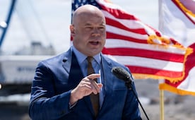Trump nombra a Adam Telle como secretario interino del Ejército tras salida de Driscoll; "es un gran patriota", dice