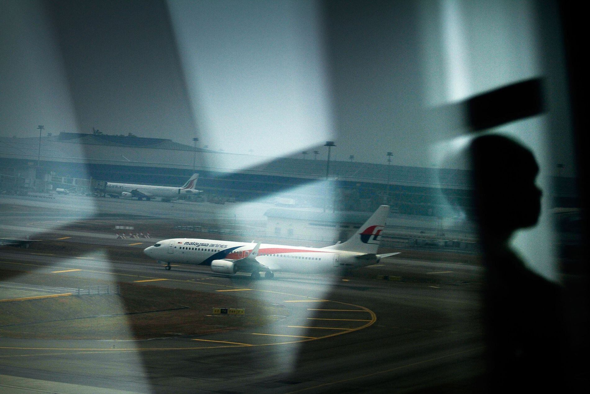 Uno de los accidentes que conmocionó al mundo hace una década, pero sigue siendo uno de los mayores misterios de la historia de la aviación es qué pasó con el vuelo 370 de Malaysia Airlines.
Foto: Producción El Universal