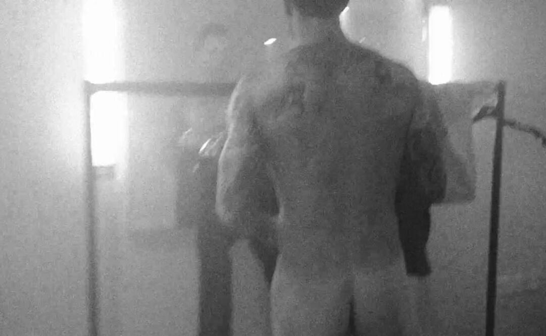 Levine se luce así casi al inicio del video  Foto:Tomada de video