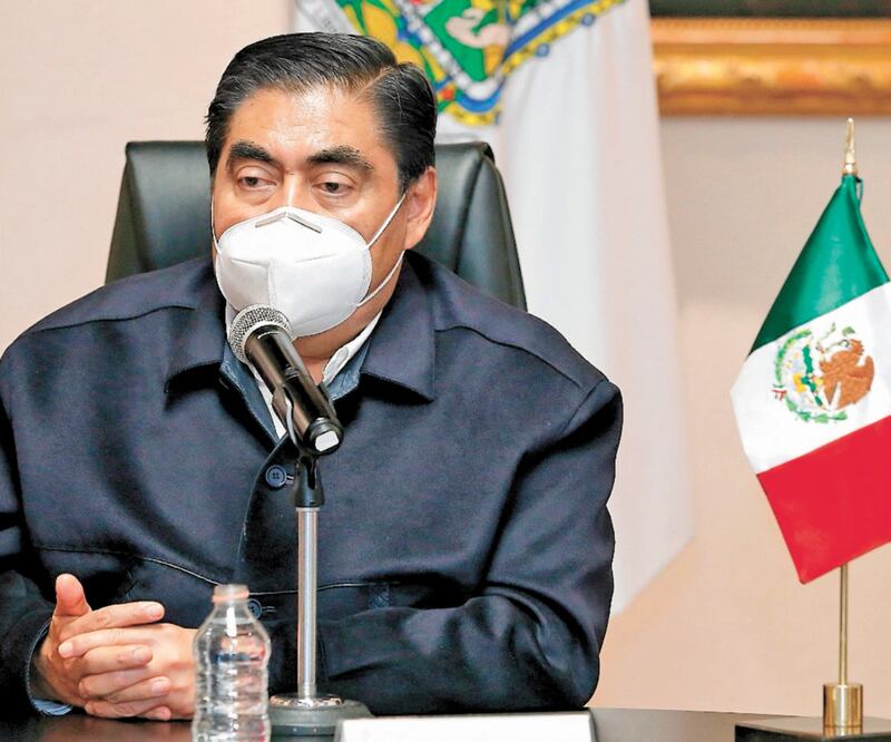 Miguel Barbosa Huerta celebró que en el paquete económico 2021 el gobierno federal no incluirá más impuestos ni gasolinazos. Foto: Especial