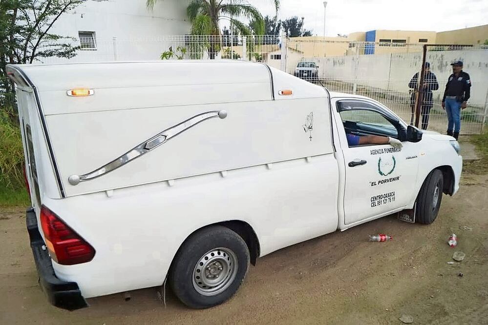 La FGE desplegó un equipo multidisciplinario para realizar labores periciales en el lugar de los hechos.Foto: Edwin Hernández / EL UNIVERSAL