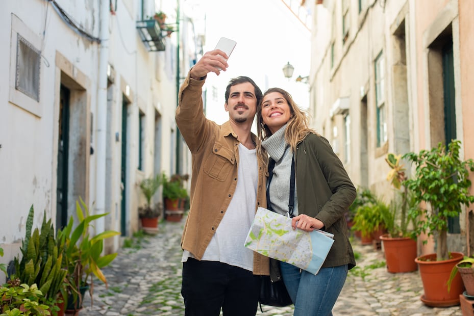 Siempre verifica que el guía se encuentre registrado ante Sectur. Foto: Pexels