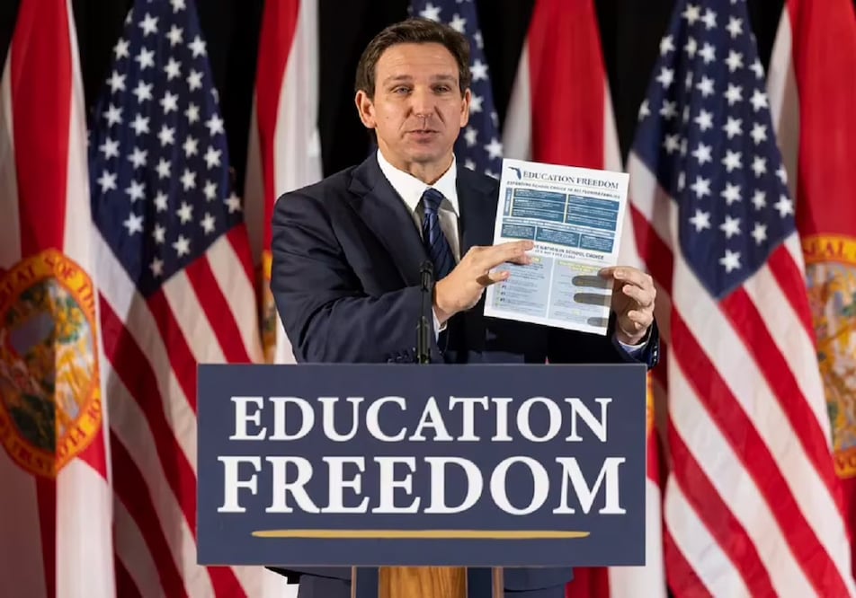 Las autoridades escolares de Hillsborough limitaron el acceso a las obras de Shakespeare en virtud de la Ley de Derechos Paternos en la Educación, promovida por el gobernador Ron DeSantis y conocida popularmente como la ley "No digas gay". Foto: Miami Herald