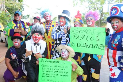 Payasos piden respetar su profesión con marcha en Tabasco