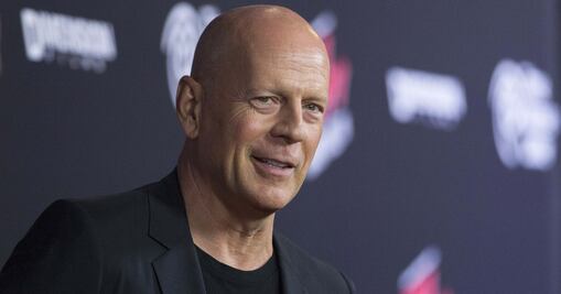 Acusan a productor de forzar a Bruce Willis a seguir grabando pese a estar enfermo: abogado aclara todo