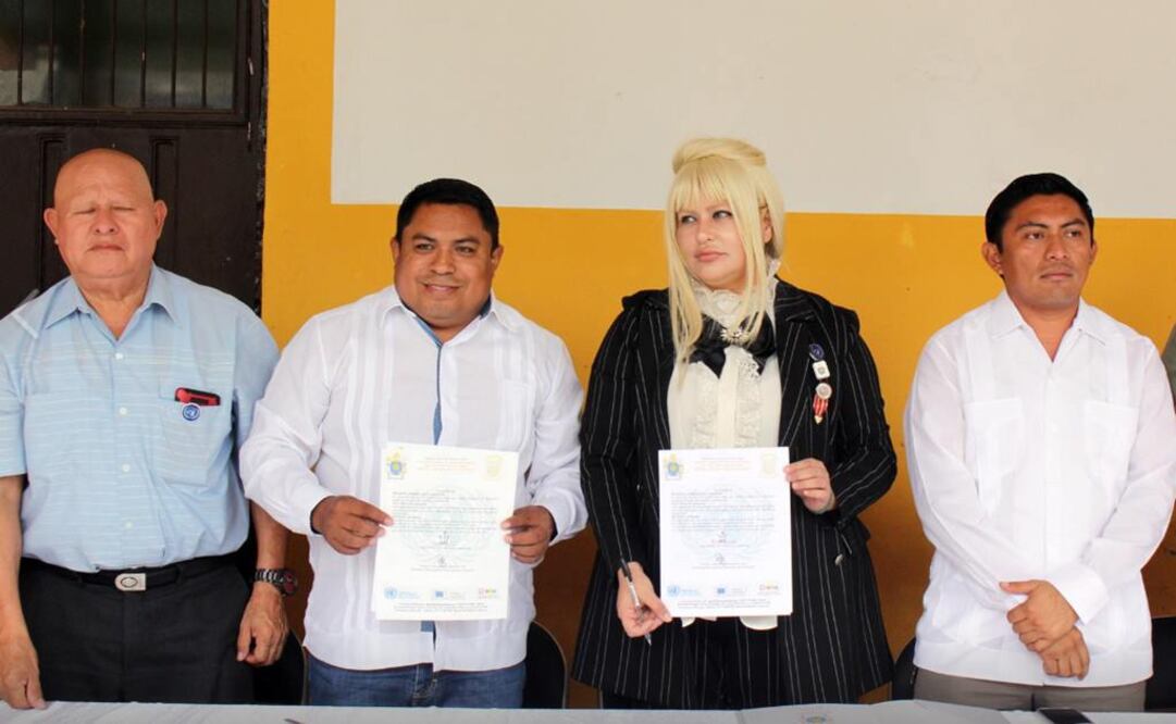 Falsa representante del Vaticano firma acuerdo con municipio de Yucatán