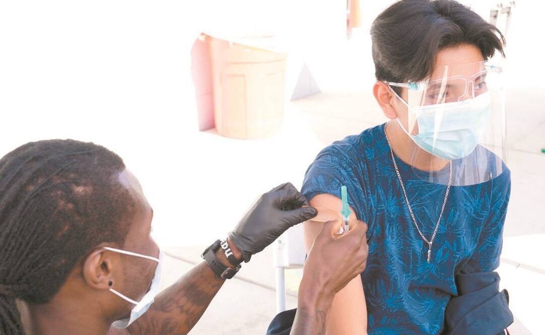 Aunque la vacuna de Johnson & Johnson no se aplica en México, ésta es la que están recibiendo los trabajadores. Fotos: Cortesía.