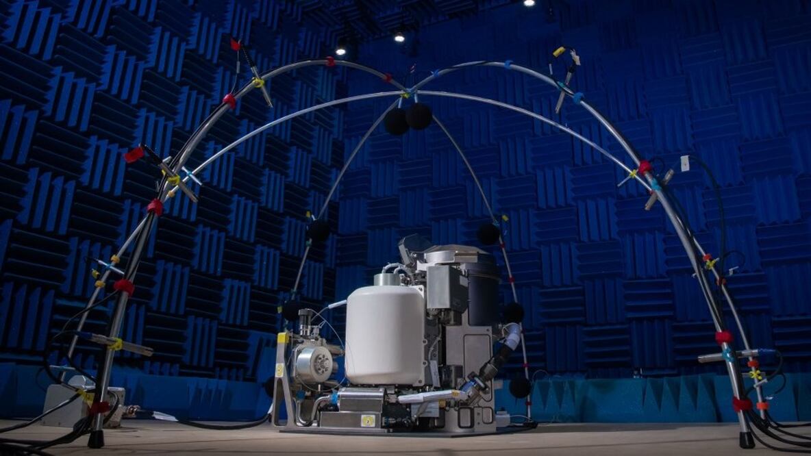 El baño ha sido diseñado pensando en las astronautas mujeres. Foto: NASA