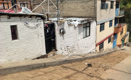 Megafuga de agua en Álvaro Obregón deja 12 viviendas afectadas; una tiene daño estructural