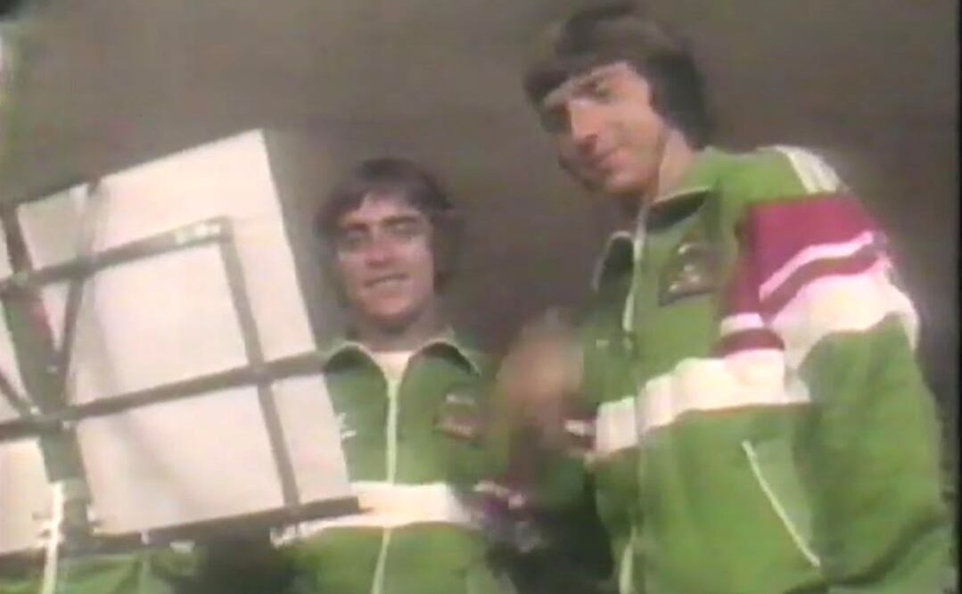 La Selección Mexicana de Futbol y sus jugadores han generado varios nexos con el mundo del espectáculo, de las que vale la pena enumerar.
En 1986, aprovechando que la Copa del Mundo era en México, los jugadores grabaron un disco con dos canciones: “El equipo tricolor” y “La ola verde”, cuyos videos en YouTube superan el millón en visualizaciones.