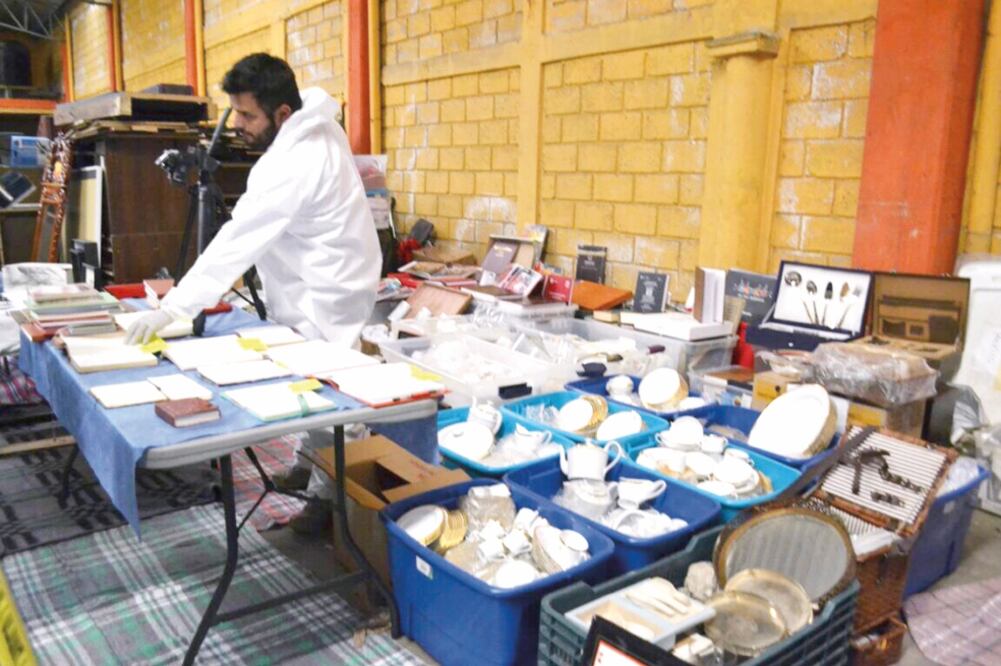 En febrero pasado, la fiscalía aseguró una bodega en Córdoba con acuarelas, bolígrafos, puros, óleos y fotografías, entre otras piezas. (CORTESÍA)