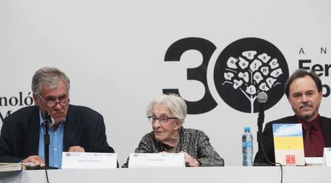 “Hay que aprender a leer a Enrique Fierro”: José María Espinasa, poeta