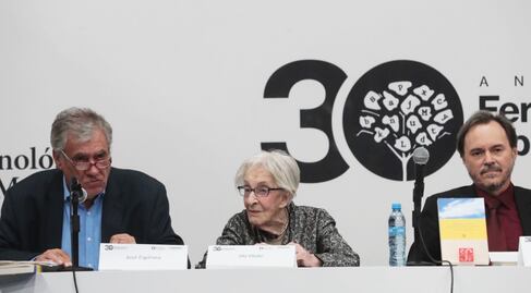 “Hay que aprender a leer a Enrique Fierro”: José María Espinasa, poeta