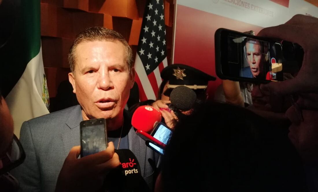 Julio César Chávez en su visita a la Secretaría de Relaciones Exteriores (Alain Arenas)