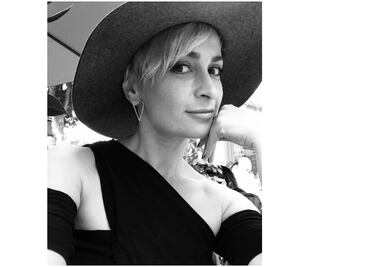 'Con suerte el tiempo aliviará nuestro dolor', dice la hermana de Halyna Hutchins