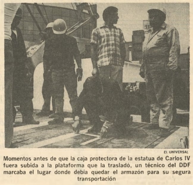 Entre llanto y admiración, capitalinos acompañaron la “cabalgata” del Caballito de Tolsá