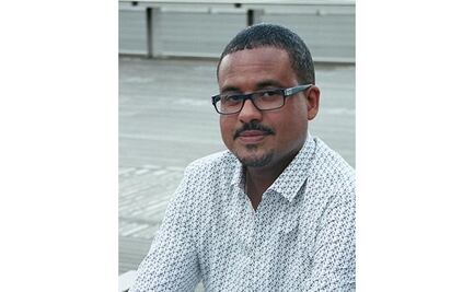 El escritor francés David Diop gana el premio Booker Internacional