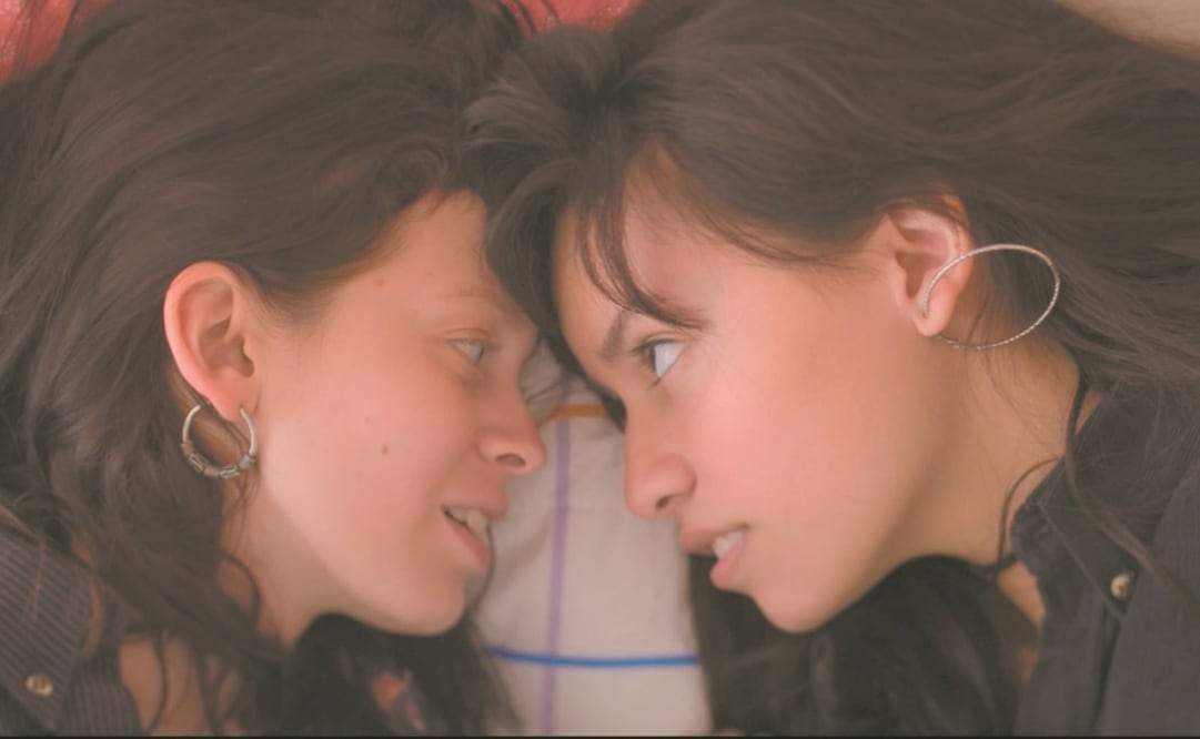 Dos jóvenes se encuentran y descubren el amor. Foto: Cortesía.