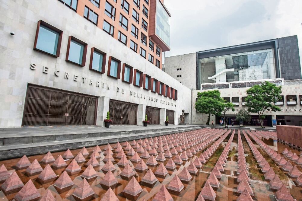 En marzo pasado, la Dirección de Programación de la SRE informó a las representaciones de México en el exterior que los traslados serán sólo con ATI. Foto: ARCHIVO EL UNIVERSAL