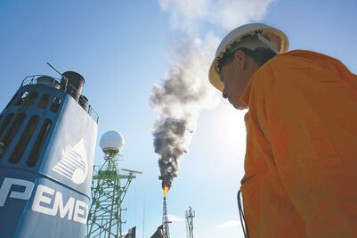 Pemex cierra y fusiona filiales para achicarse