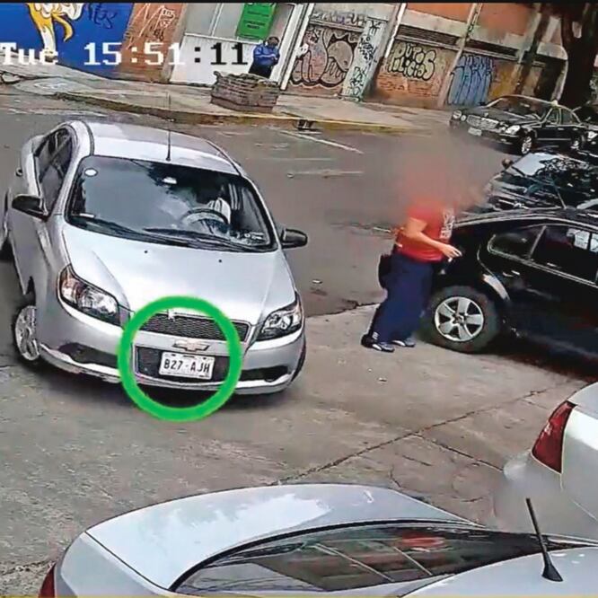 Sedema dice que la morenista no acudió a verificar su carro y en video muestra que un hombre realizó el trámite. (FOTOS: ESPECIALES)