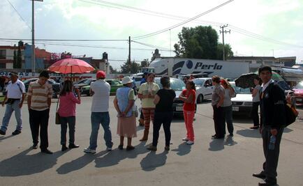 Vecinos cierran vialidad en Cuautitlán para pedir agua