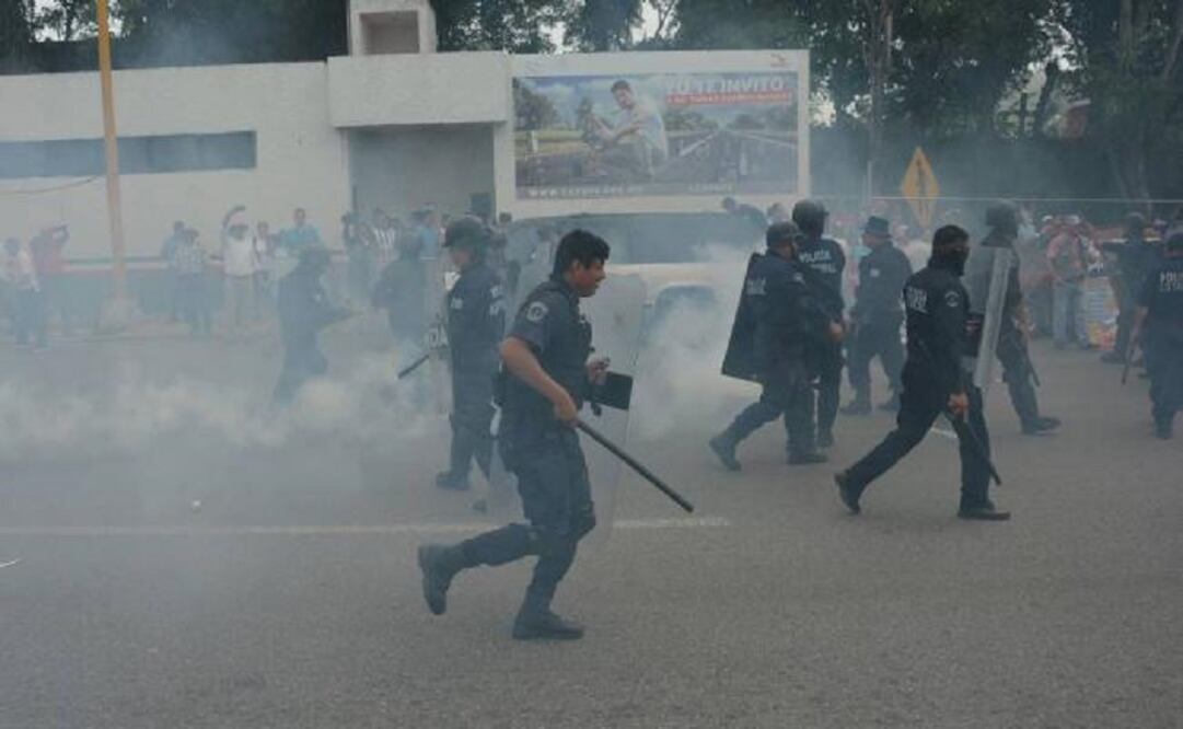 The protestors took a toll booth on the Villahermosa-Macuspana highway. (Photo: Luma López / EL UNIVERSAL) 